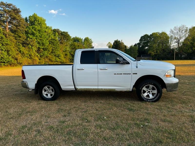 RAM 1500 4WD Crew Cab 140.5" SLT 2011