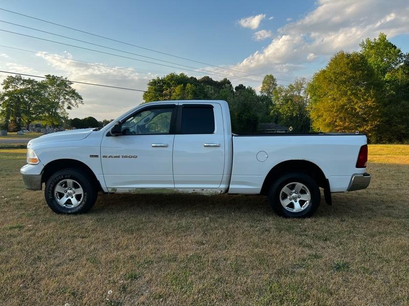 RAM 1500 4WD Crew Cab 140.5" SLT 2011