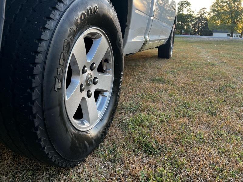 RAM 1500 4WD Crew Cab 140.5" SLT 2011