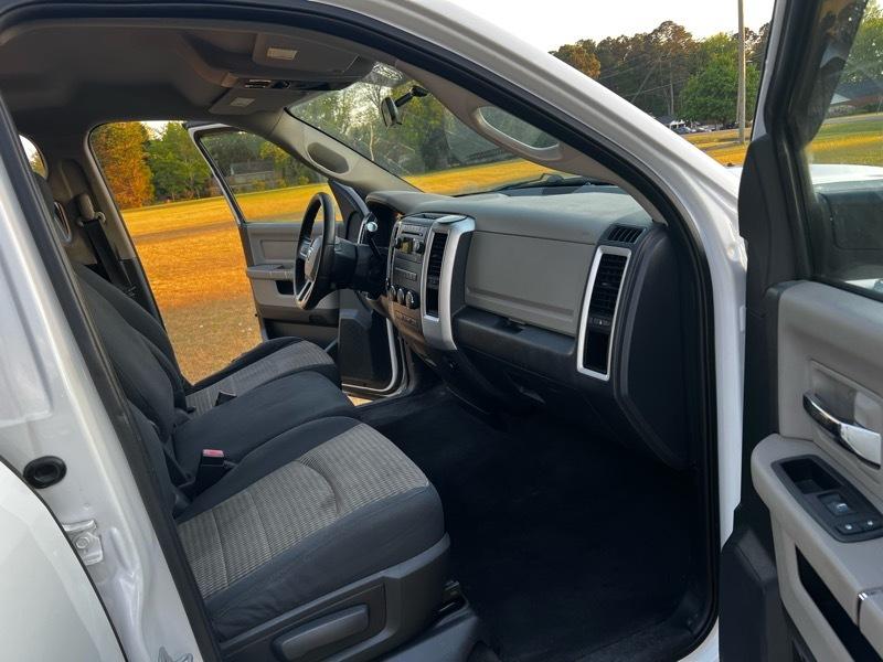 RAM 1500 4WD Crew Cab 140.5" SLT 2011