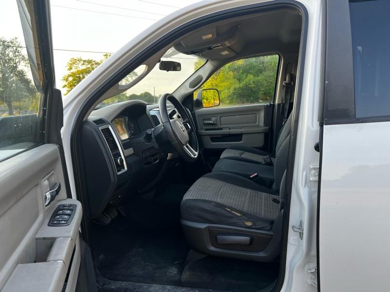 RAM 1500 4WD Crew Cab 140.5" SLT 2011