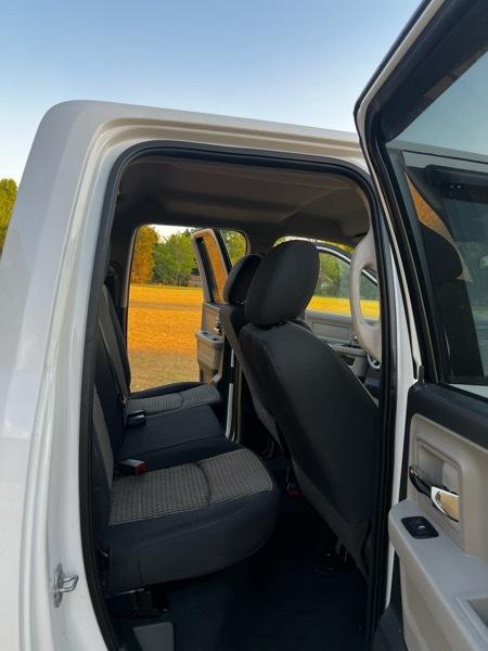 RAM 1500 4WD Crew Cab 140.5" SLT 2011