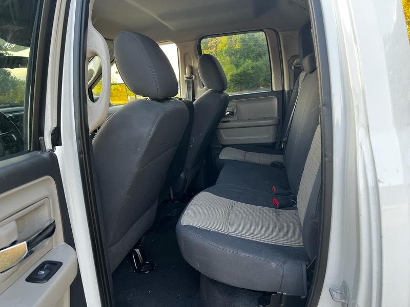 RAM 1500 4WD Crew Cab 140.5" SLT 2011