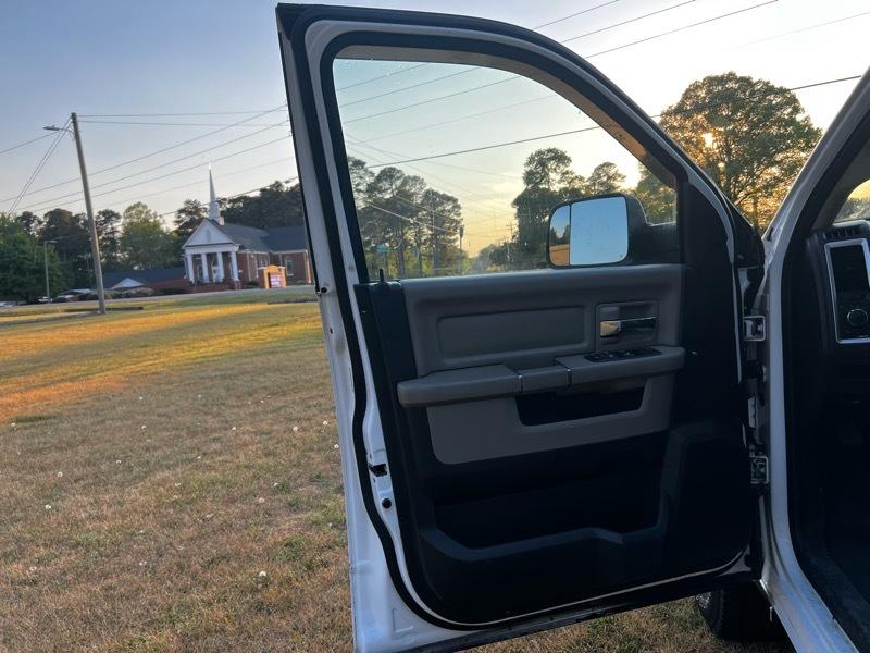 RAM 1500 4WD Crew Cab 140.5" SLT 2011