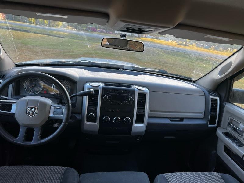 RAM 1500 4WD Crew Cab 140.5" SLT 2011