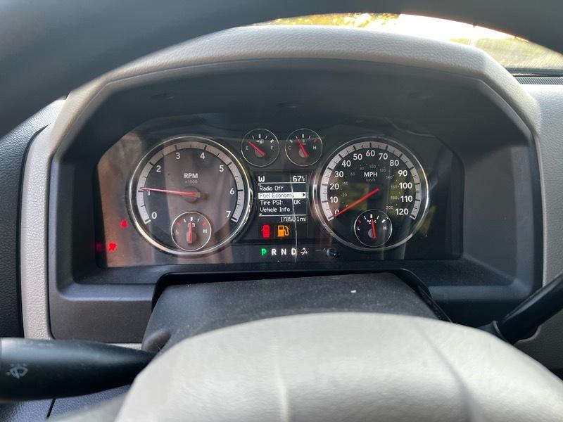 RAM 1500 4WD Crew Cab 140.5" SLT 2011