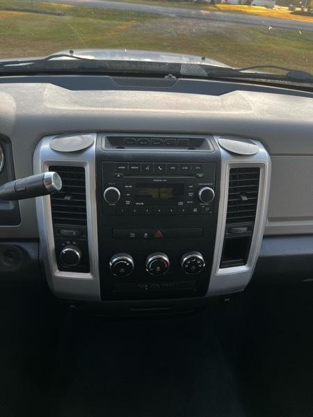 RAM 1500 4WD Crew Cab 140.5" SLT 2011