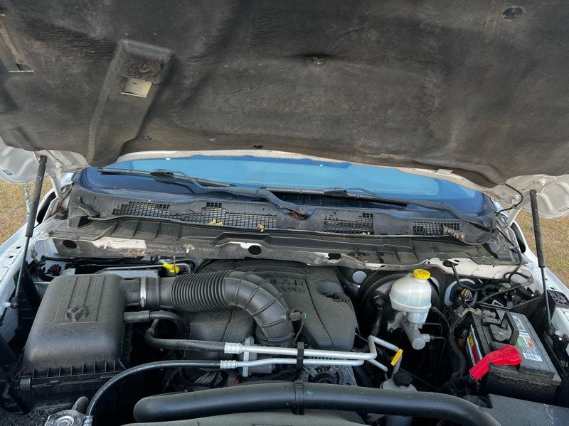 RAM 1500 4WD Crew Cab 140.5" SLT 2011