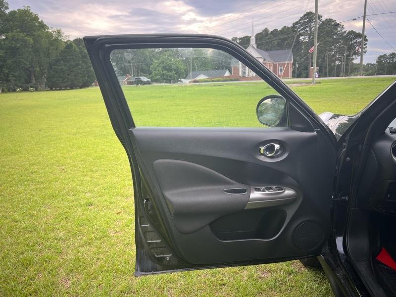 Nissan Juke AWD SV 2012