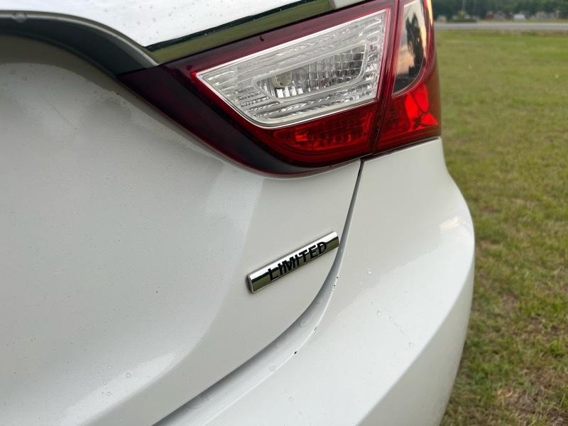 Hyundai Sonata Limited Auto 2011