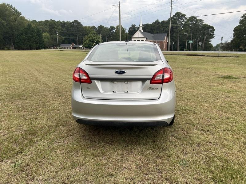 2011 Ford Fiesta SE - Photo 9