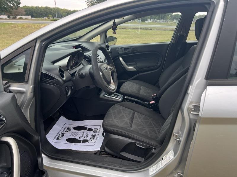 2011 Ford Fiesta SE - Photo 13
