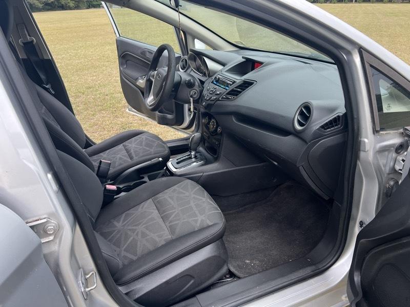 2011 Ford Fiesta SE - Photo 14
