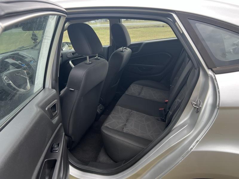 2011 Ford Fiesta SE - Photo 16