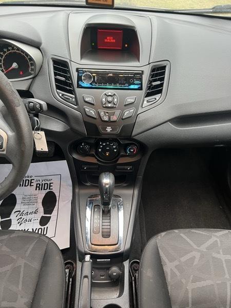 2011 Ford Fiesta SE - Photo 19