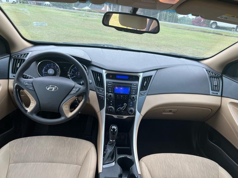 Hyundai Sonata 4dr Sdn 2.4L Auto GLS 2012