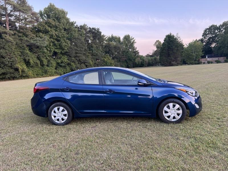 Hyundai Elantra SE 6AT 2016