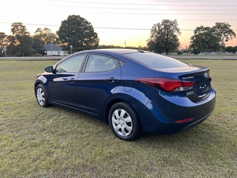 Hyundai Elantra SE 6AT 2016