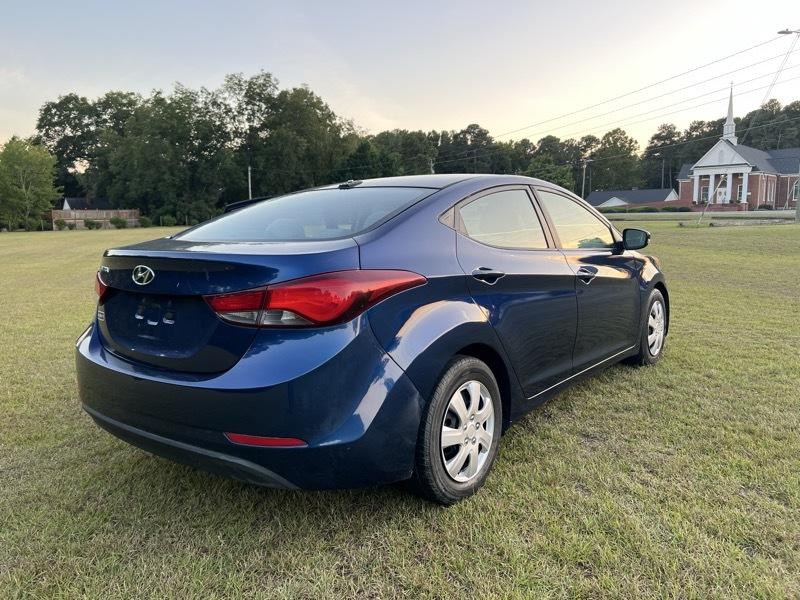 Hyundai Elantra SE 6AT 2016