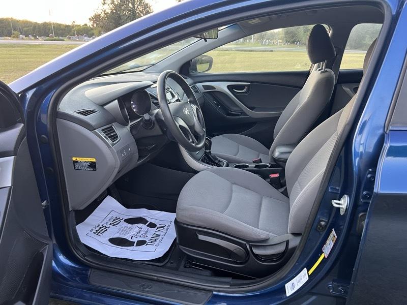 Hyundai Elantra SE 6AT 2016