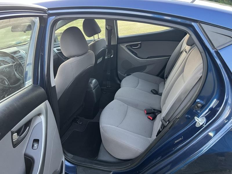 Hyundai Elantra SE 6AT 2016