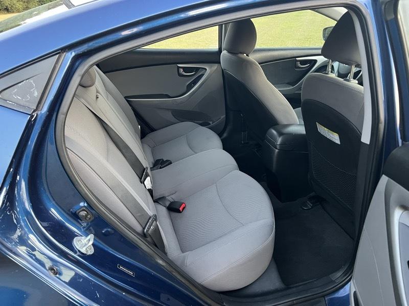 Hyundai Elantra SE 6AT 2016