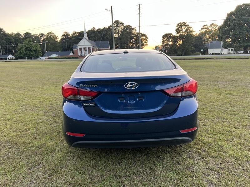 Hyundai Elantra SE 6AT 2016