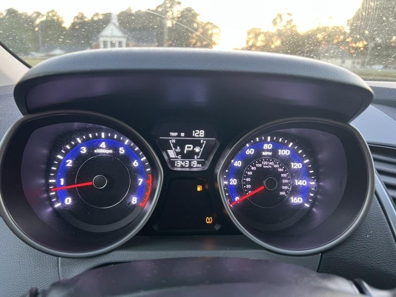 Hyundai Elantra SE 6AT 2016