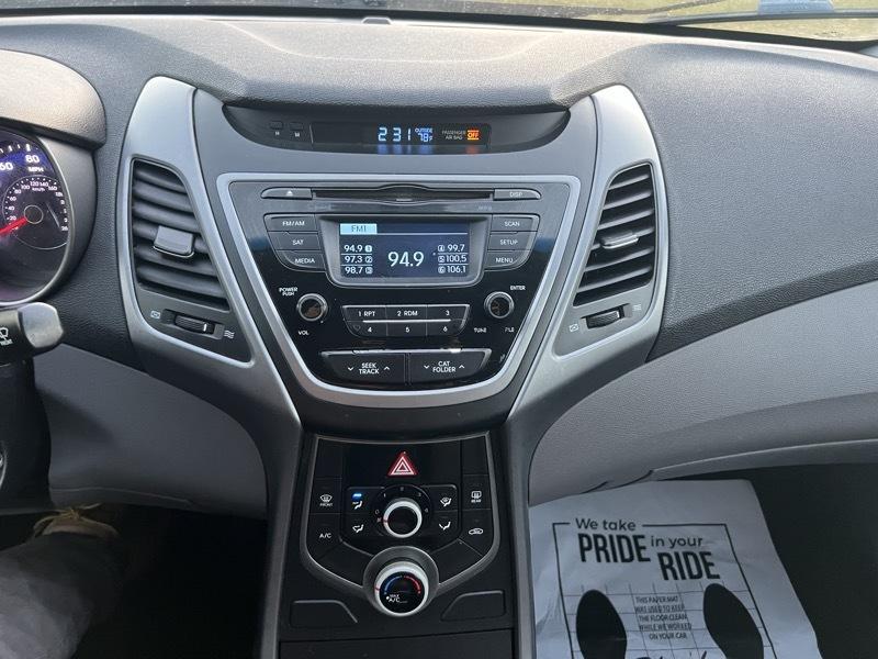 Hyundai Elantra SE 6AT 2016