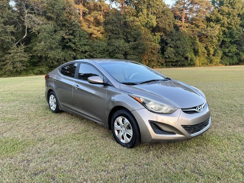 Hyundai Elantra SE 6AT 2016
