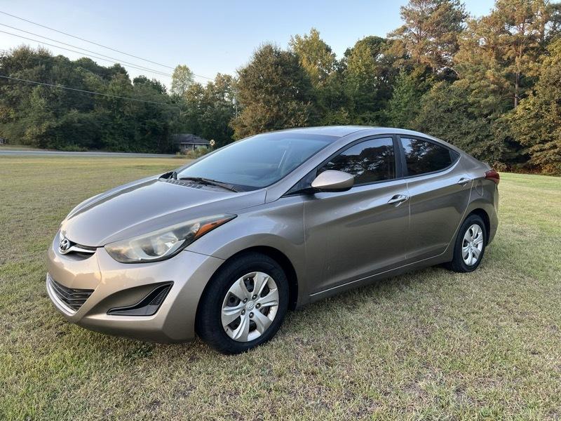Hyundai Elantra SE 6AT 2016