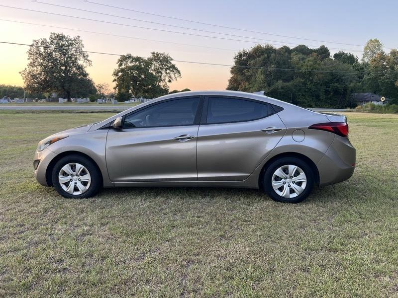 Hyundai Elantra SE 6AT 2016