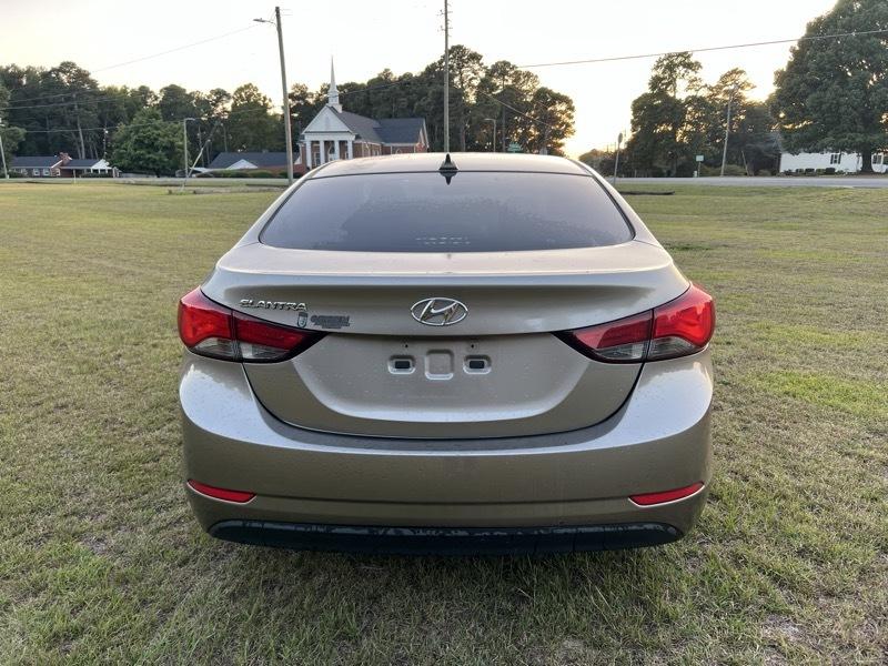 Hyundai Elantra SE 6AT 2016