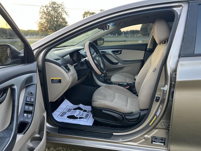 Hyundai Elantra SE 6AT 2016
