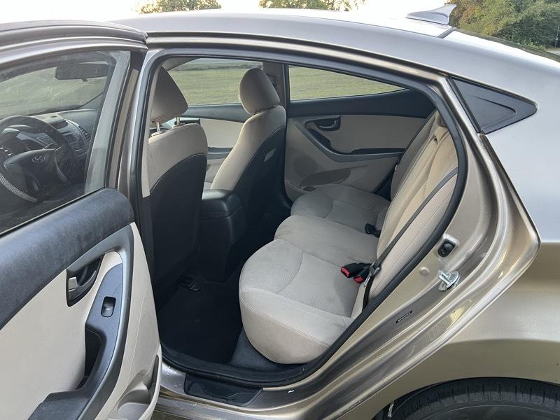 Hyundai Elantra SE 6AT 2016
