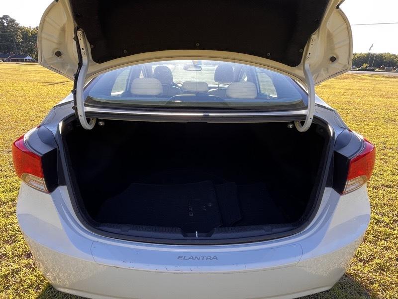 Hyundai Elantra Limited 4D Sedan 2013