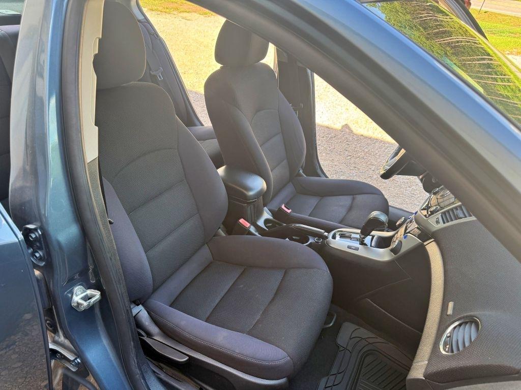 Chevrolet Cruze  2012