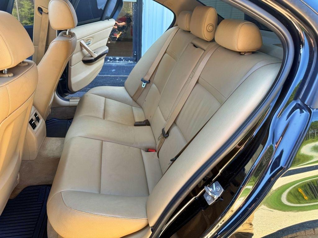 BMW 3-Series  2011