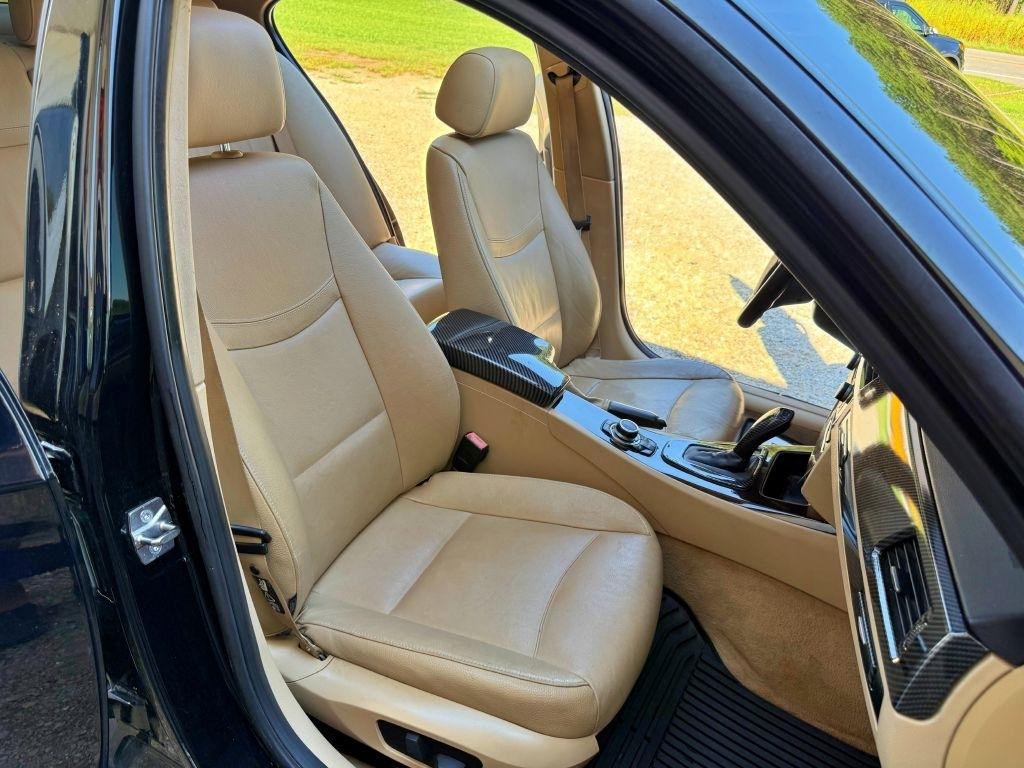 BMW 3-Series  2011