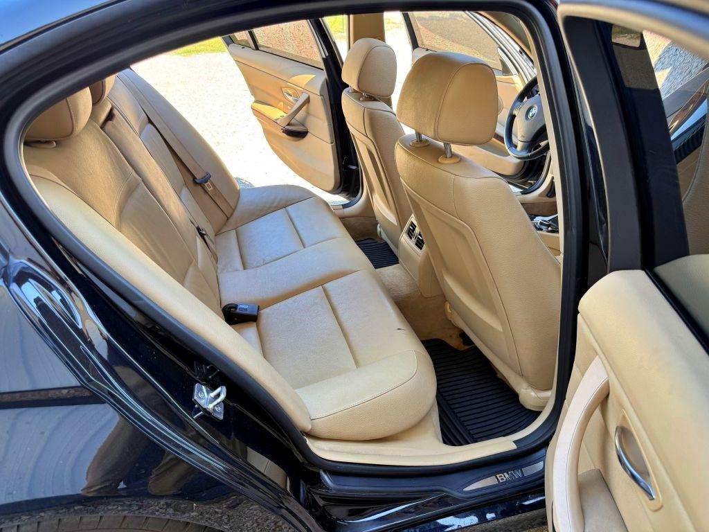 BMW 3-Series  2011