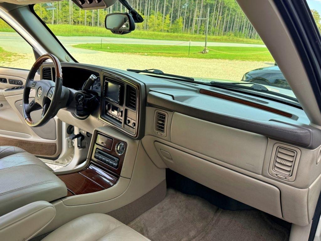 Cadillac Escalade  2004