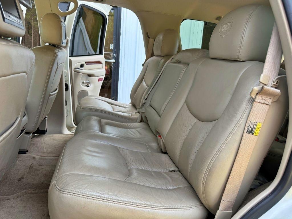 Cadillac Escalade  2004