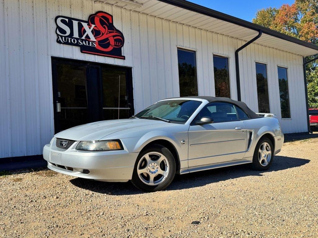 2004 Ford Mustang DELUXE