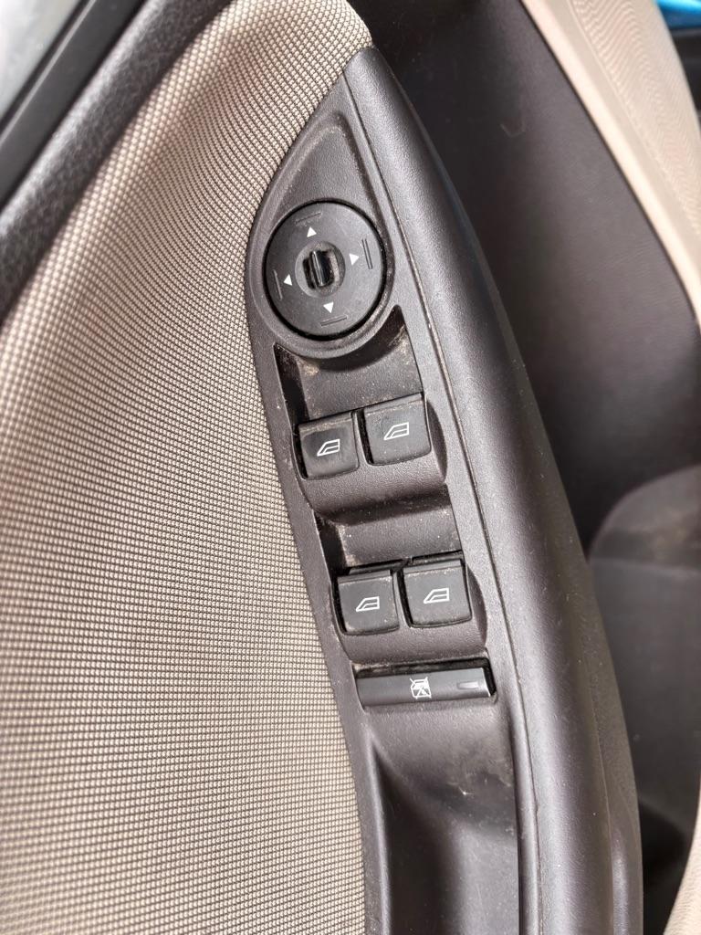Ford Focus SE Sedan 2014