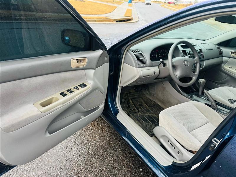 Toyota Camry LE 2003