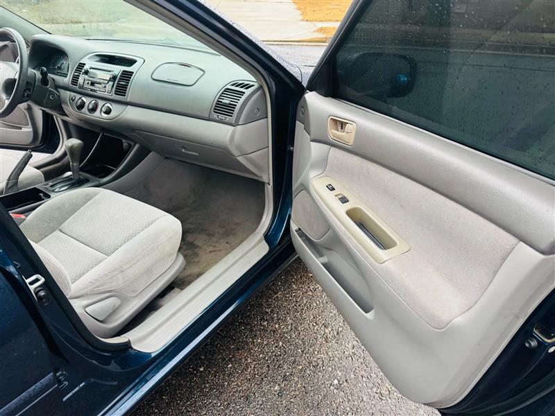 Toyota Camry LE 2003