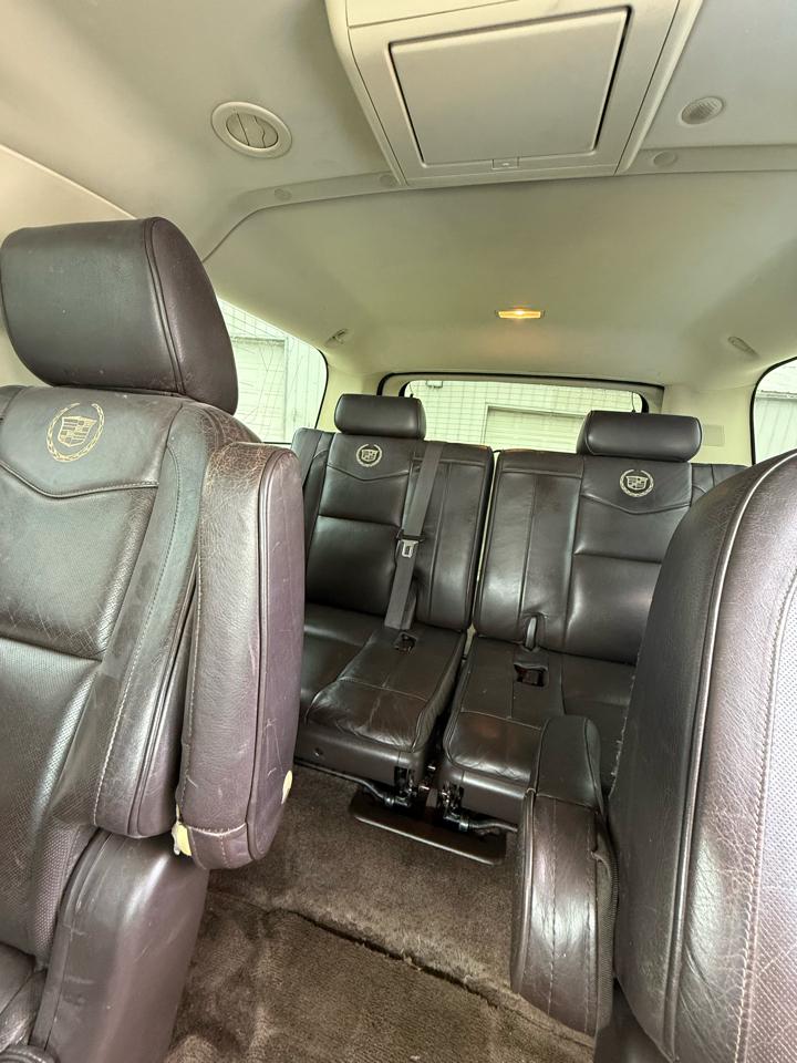 Cadillac Escalade ESV AWD Platinum 2011