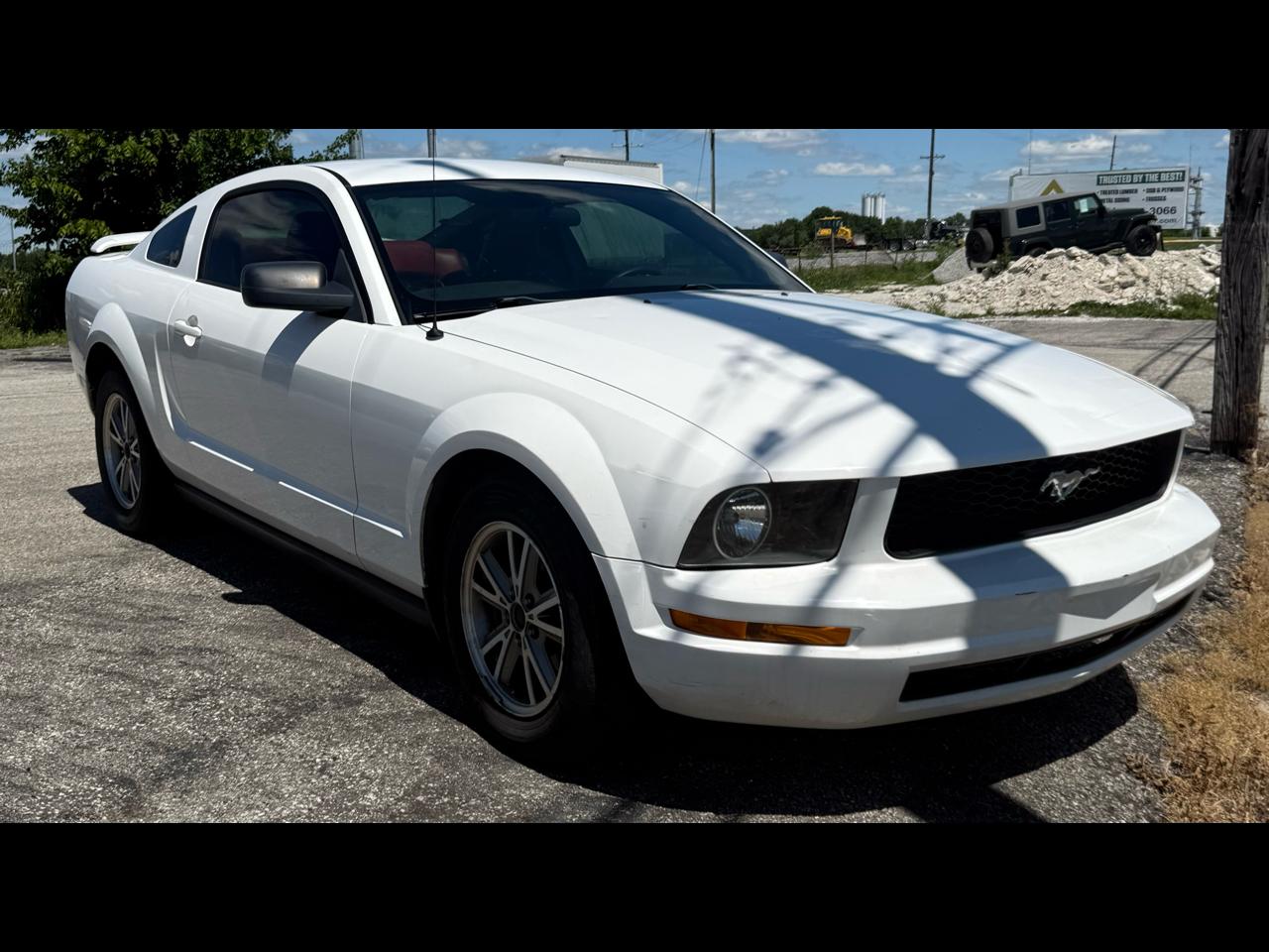 Ford Mustang V6 Deluxe Coupe 2005
