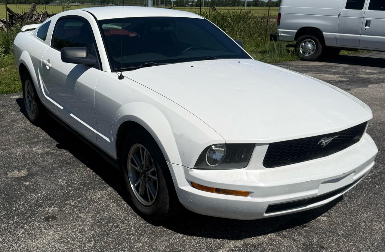 Ford Mustang V6 Deluxe Coupe 2005