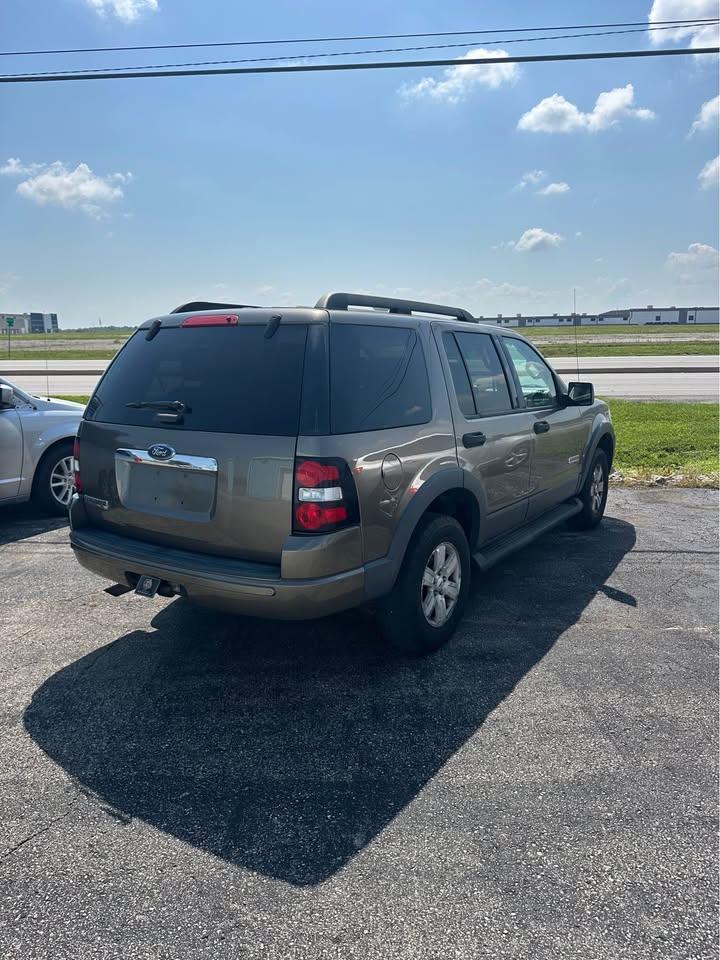 Ford Explorer XLT 4.0L 4WD 2006